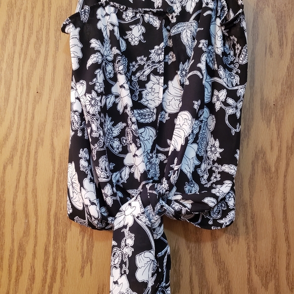 Sexy black and silver floral halter top. Open back, one button close. EUC - Picture 4 of 9